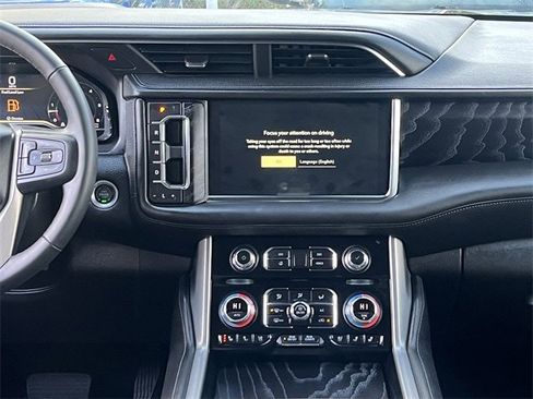 Used 2024 GMC Yukon XL Denali image 17