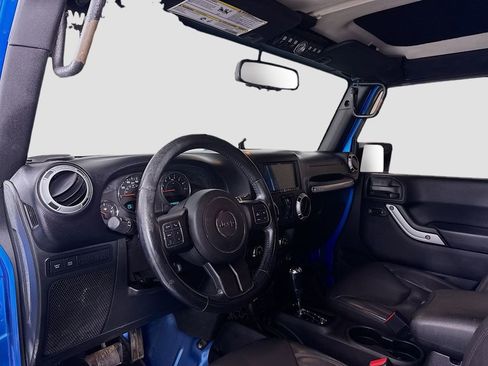 Used 2015 Jeep Wrangler Unlimited Rubicon w/ Connectivity Group image 9