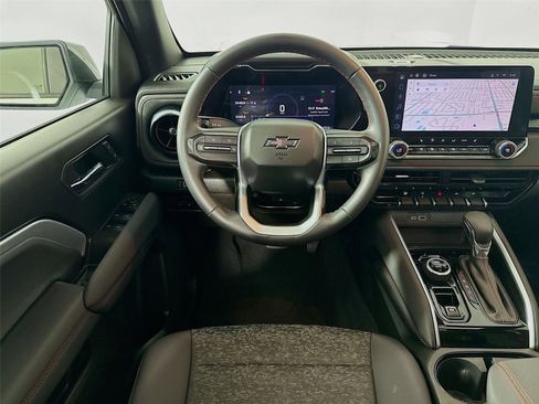 Used 2025 Chevrolet Colorado Z71 w/ Midnight Edition image 3