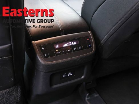 Used 2023 Nissan Pathfinder SL AWD/4WD image 22
