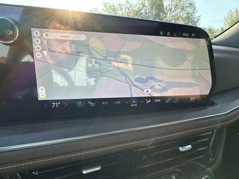 New 2025 Chevrolet Suburban High Country AWD/4WD image 17