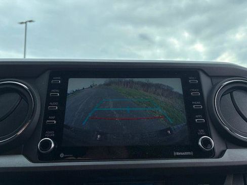 Certified 2022 Toyota Tacoma TRD Off-Road image 9