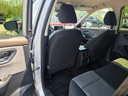 Used 2023 Nissan Rogue SV AWD/4WD image 17