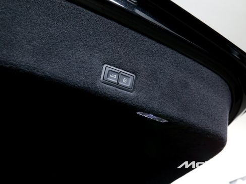 Used 2020 Lamborghini Urus AWD/4WD image 22