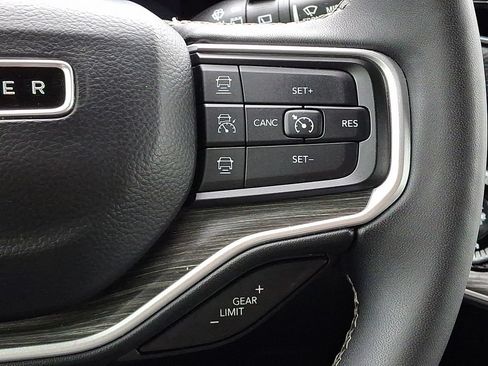Used 2024 Jeep Wagoneer L Series II w/ Flexible Seating Group AWD/4WD image 25