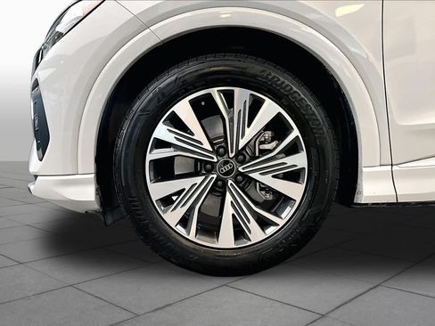 Used 2025 Audi Q4 e-tron Premium Plus w/ Premium Plus RWD image 9