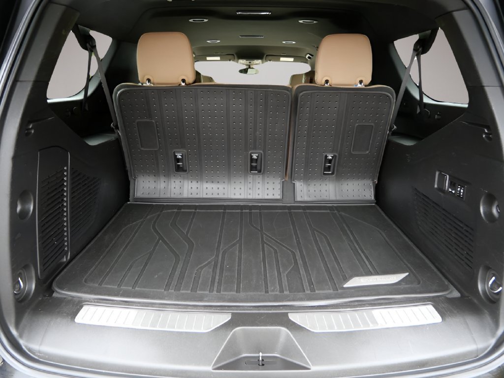 Used 2022 Chevrolet Suburban Premier AWD/4WD image 19