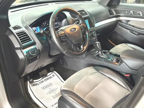 Used 2017 Ford Explorer XLT w/ Equipment Group 202A AWD/4WD image 2