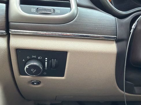 Used 2017 Jeep Grand Cherokee Overland w/ Jeep Active Safety Group AWD/4WD image 14
