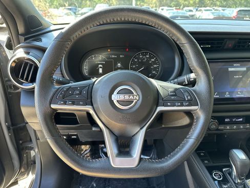 Used 2022 Nissan Kicks SR image 14