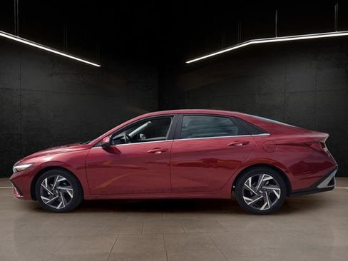 Used 2025 Hyundai Elantra Limited FWD image 4