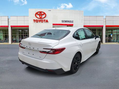 Used 2026 Toyota Camry SE FWD image 3