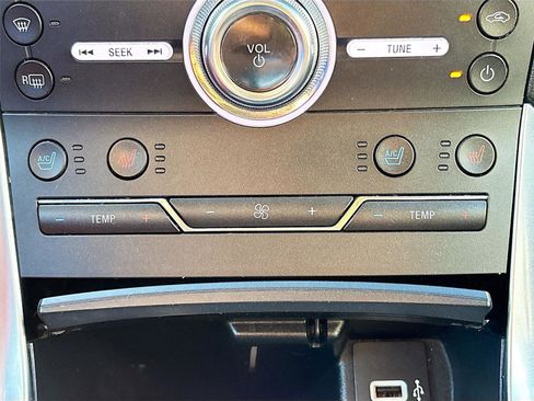 Used 2017 Ford Edge Titanium w/ Equipment Group 301A AWD/4WD image 23