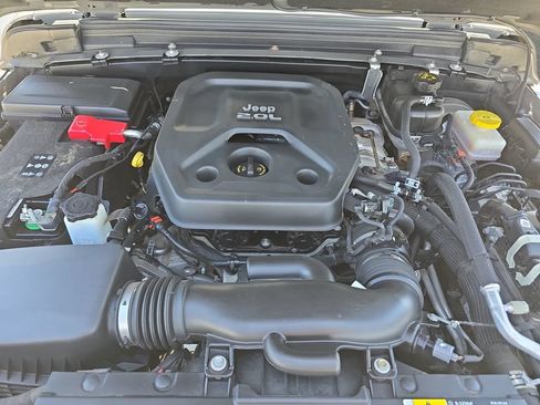 Used 2018 Jeep Wrangler Unlimited Sahara AWD/4WD image 32