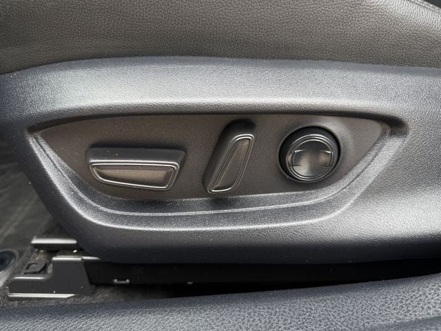 Used 2025 Toyota Camry SE FWD image 24