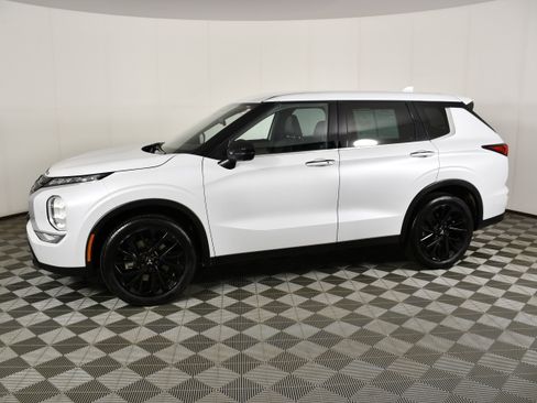 Used 2023 Mitsubishi Outlander SE AWD/4WD image 9