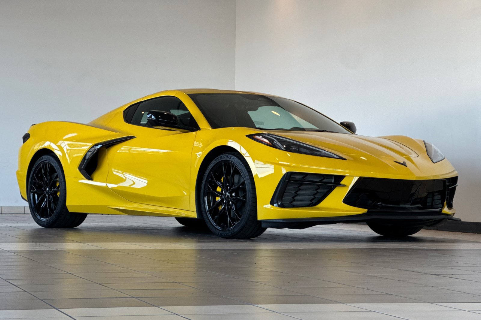 Used 2025 Chevrolet Corvette Stingray Coupe w/ 1LT RWD image 2