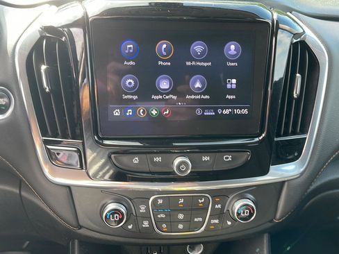 Used 2020 Chevrolet Traverse LT image 20