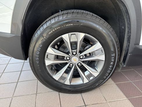 Used 2025 Chevrolet Equinox LT FWD image 32