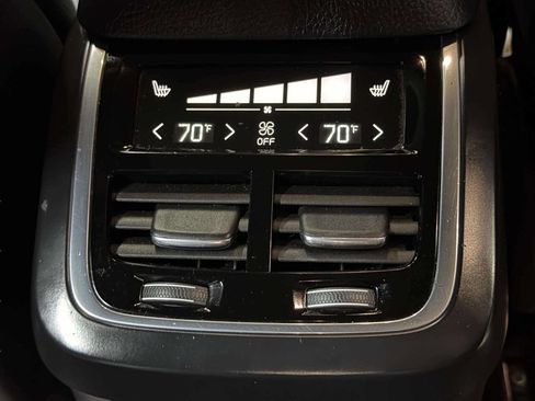 Used 2017 Volvo XC90 T6 Momentum w/ Vision Package image 34