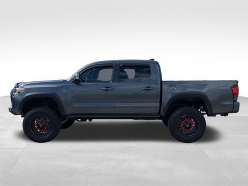 Used 2019 Toyota Tacoma TRD Off-Road AWD/4WD image 6