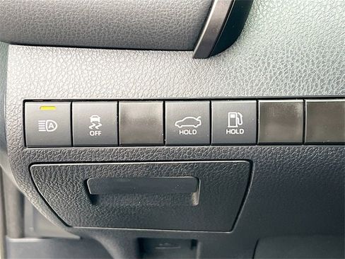 Used 2024 Toyota Camry SE image 10