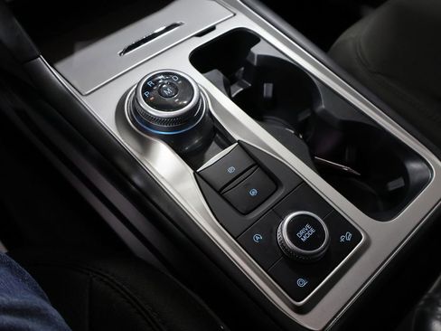 Used 2020 Ford Explorer XLT AWD/4WD image 27