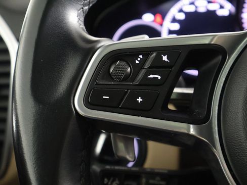 Used 2022 Porsche Cayenne Platinum Edition AWD/4WD image 43