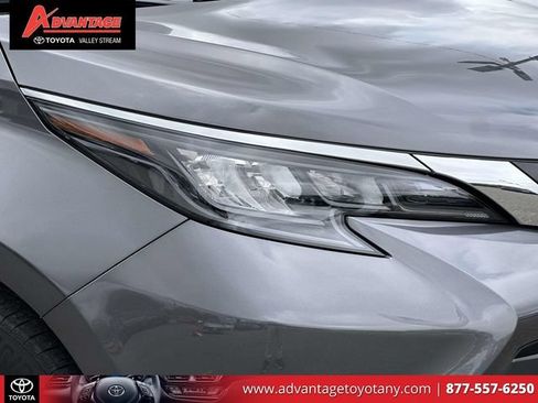 Used 2025 Toyota Sienna XLE w/ XLE Plus Package AWD/4WD image 12