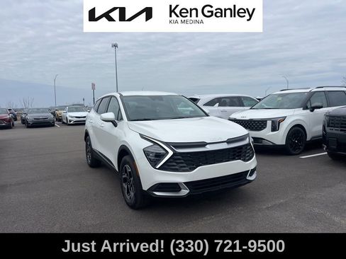 Certified 2025 Kia Sportage LX image 3