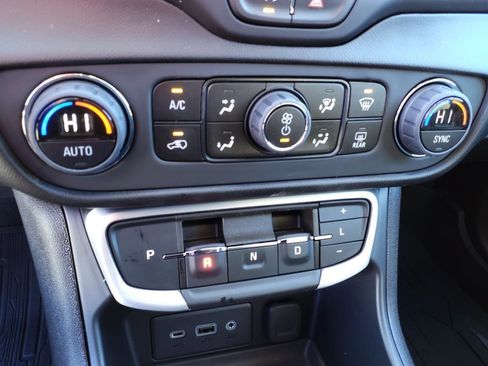 Used 2023 GMC Terrain SLE w/ Driver Convenience Package image 15