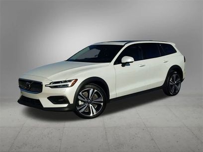 New 2025 Volvo V60 B5 Cross Country Plus w/ Protection Package Premier