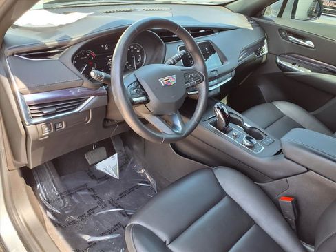 Used 2023 Cadillac XT4 Luxury w/ Cold Weather Package FWD image 19