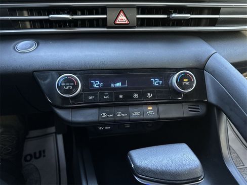 Used 2023 Hyundai Elantra SEL w/ Preferred Accessory Package image 18