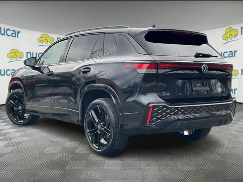 Certified 2025 Volkswagen Tiguan SE R-Line image 5