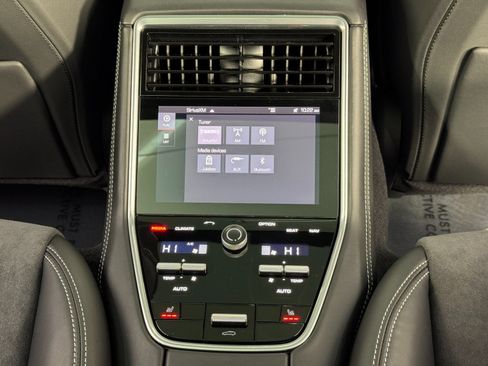 Used 2019 Porsche Panamera GTS AWD/4WD image 37