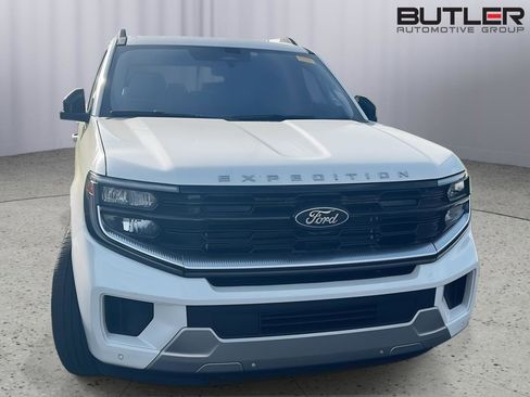 Used 2025 Ford Expedition Platinum w/ Platinum Ultimate Package image 5