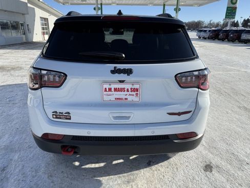 Used 2024 Jeep Compass Trailhawk image 7