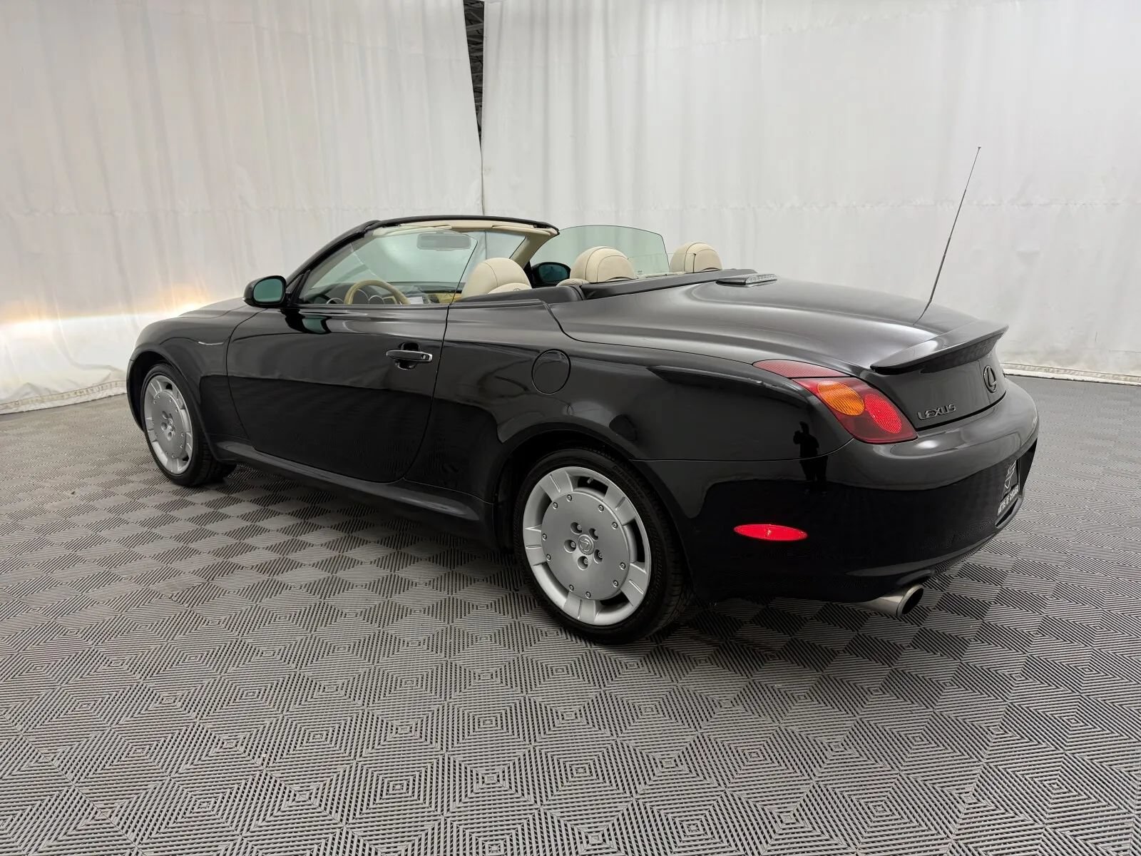 Used 2002 Lexus SC 430 Convertible RWD image 7