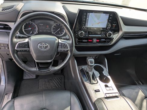 Certified 2022 Toyota Highlander Limited image 17