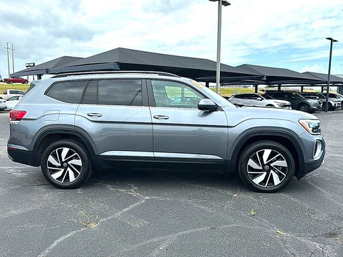 Used 2025 Volkswagen Atlas SE FWD image 9
