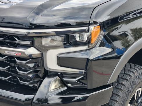 Used 2025 Chevrolet Silverado 1500 ZR2 w/ Technology Package image 8