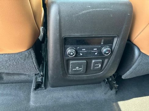 Used 2019 Buick Enclave Premium w/ Experience Buick Package FWD image 16