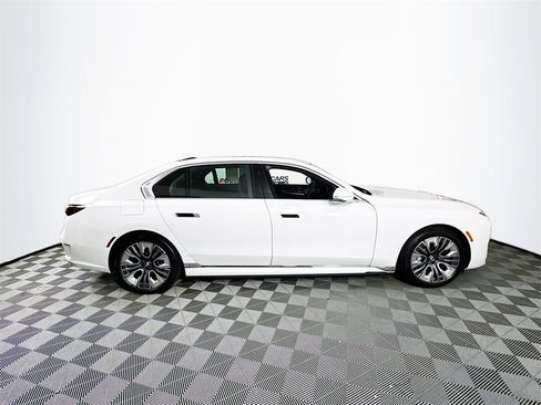 Used 2024 BMW i7 xDrive60 image 8