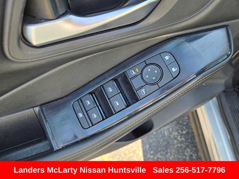 Used 2025 Nissan Rogue SV FWD image 22