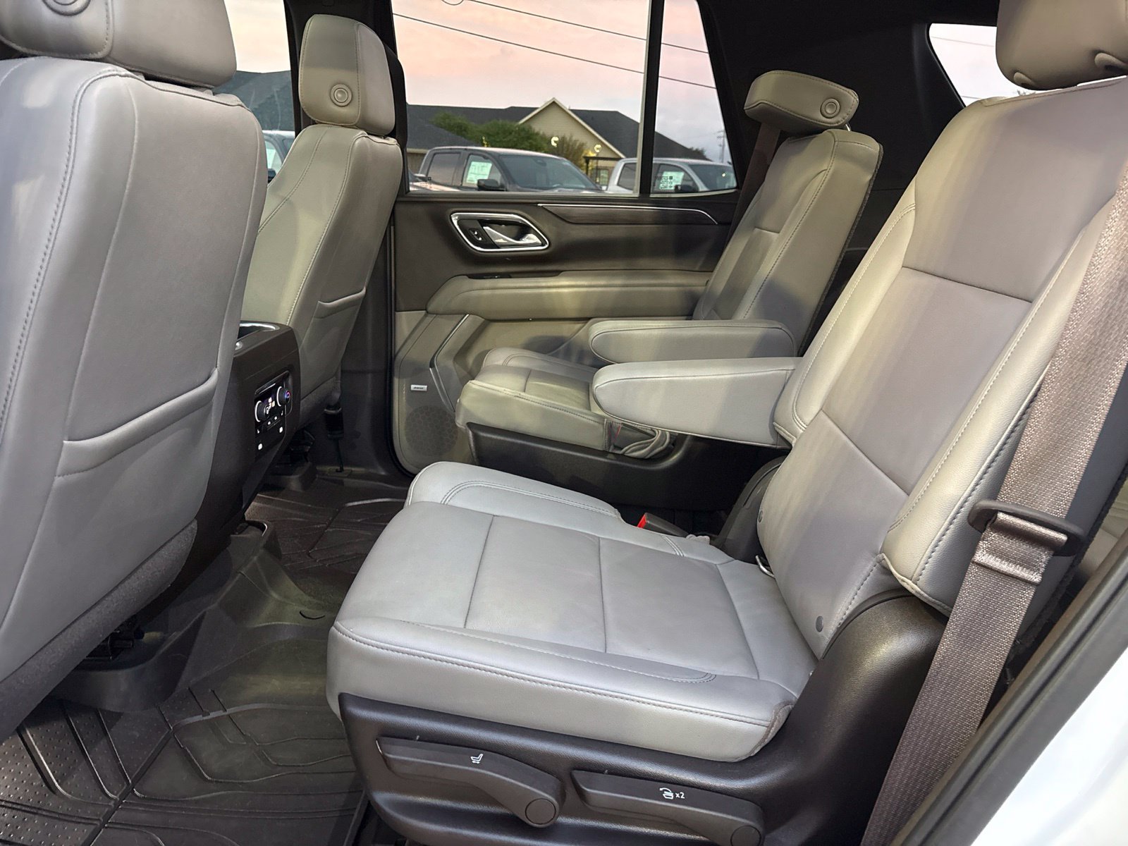 Used 2021 Chevrolet Tahoe Z71 w/ Z71 Signature Package AWD/4WD image 17