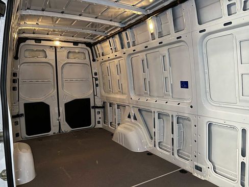 Used 2025 Mercedes-Benz Sprinter 2500 image 14