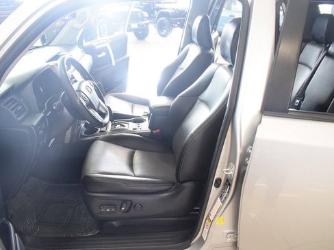 Used 2016 Toyota 4Runner SR5 Premium AWD/4WD image 36