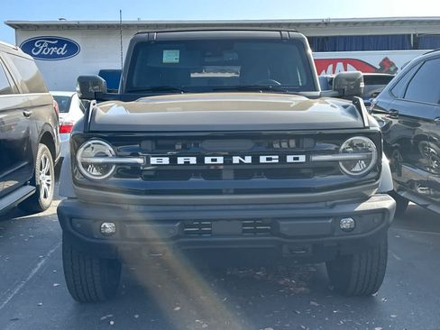 Used 2025 Ford Bronco Outer Banks AWD/4WD image 2
