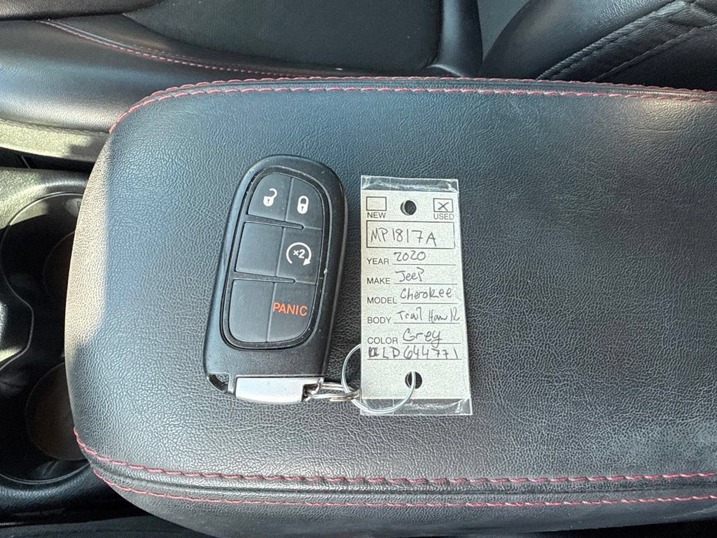 Used 2020 Jeep Cherokee Trailhawk w/ Cold Weather Group AWD/4WD image 45